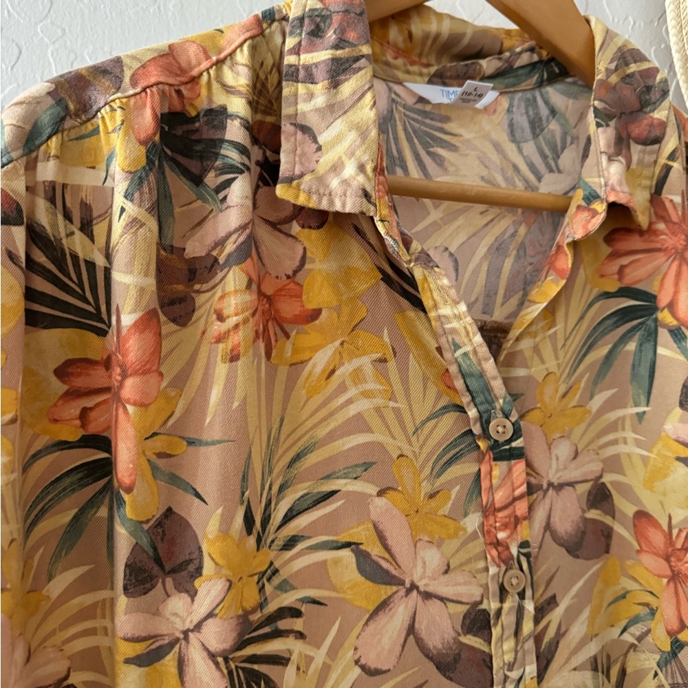 Hawaiian flower blouse - Picture 8 of 15